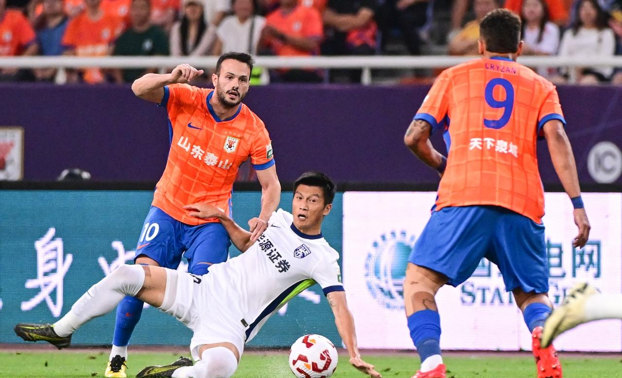 赛后突围战来临；山东泰山围绕社区盾远射贴柱；球迷炸锅；医务组通报恢复的简单介绍